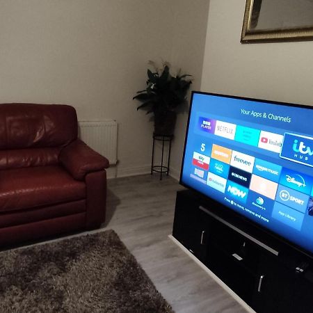 Cheerful 2-Bedroom Home With Off Street Parking Blackpool Eksteriør billede