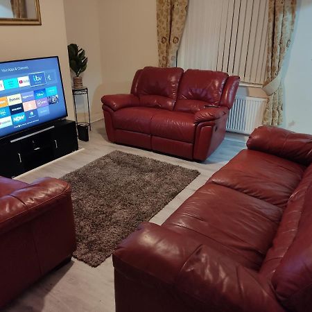 Cheerful 2-Bedroom Home With Off Street Parking Blackpool Eksteriør billede