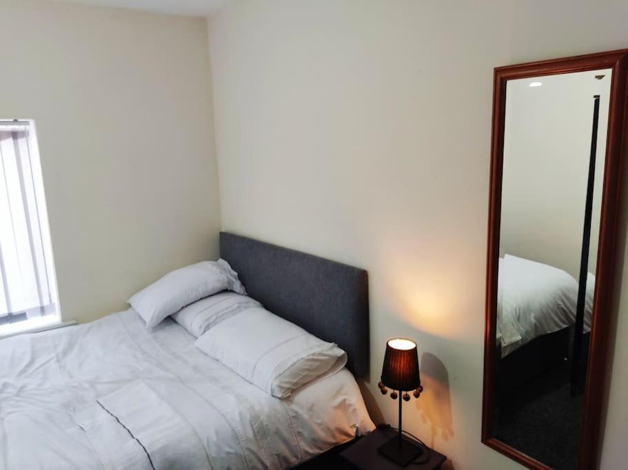 Cheerful 2-Bedroom Home With Off Street Parking Blackpool Eksteriør billede