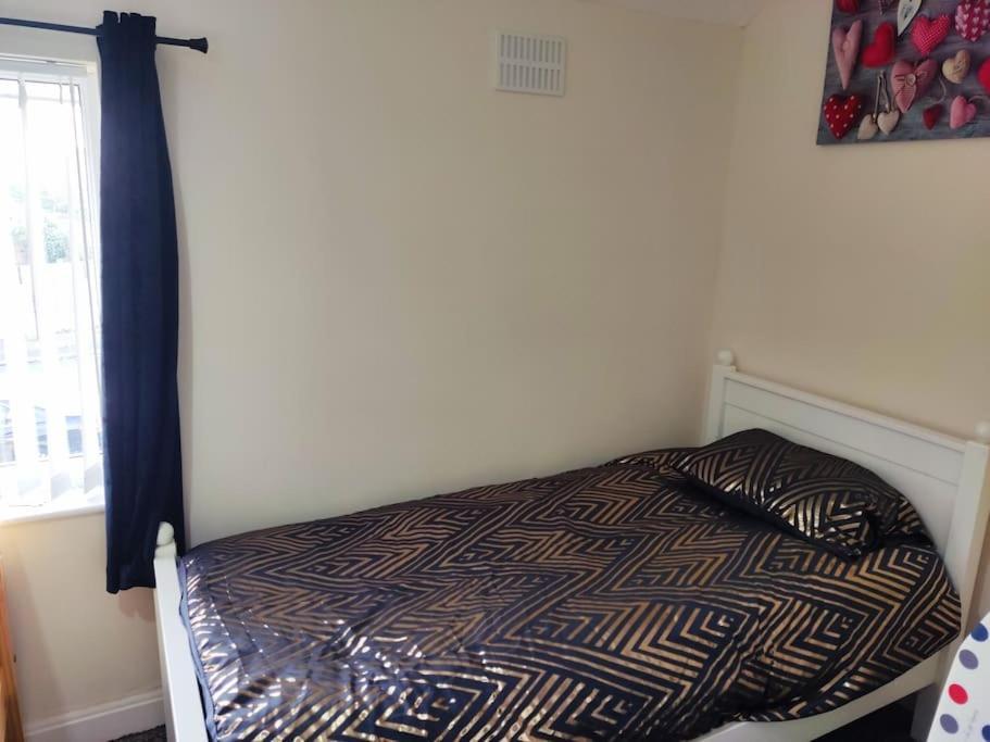 Cheerful 2-Bedroom Home With Off Street Parking Blackpool Eksteriør billede