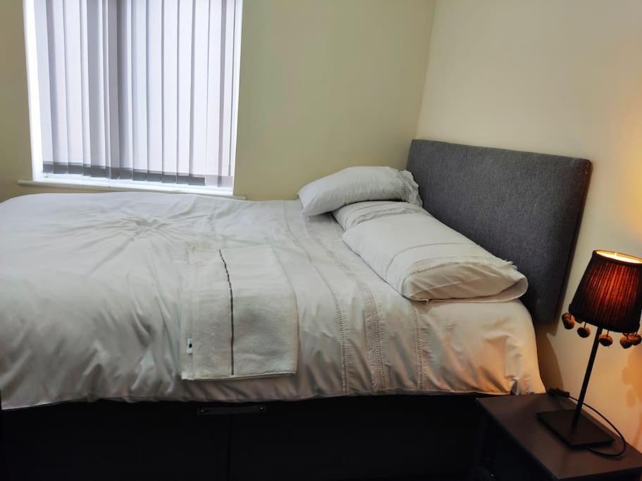 Cheerful 2-Bedroom Home With Off Street Parking Blackpool Eksteriør billede