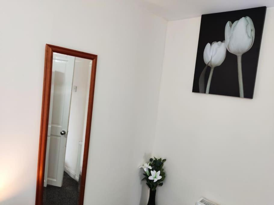 Cheerful 2-Bedroom Home With Off Street Parking Blackpool Eksteriør billede