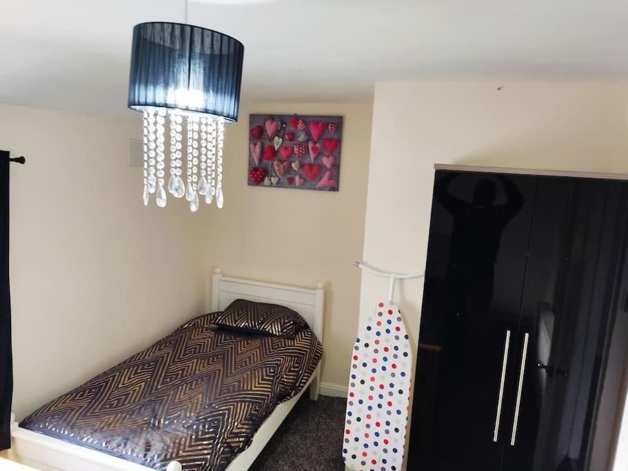 Cheerful 2-Bedroom Home With Off Street Parking Blackpool Eksteriør billede