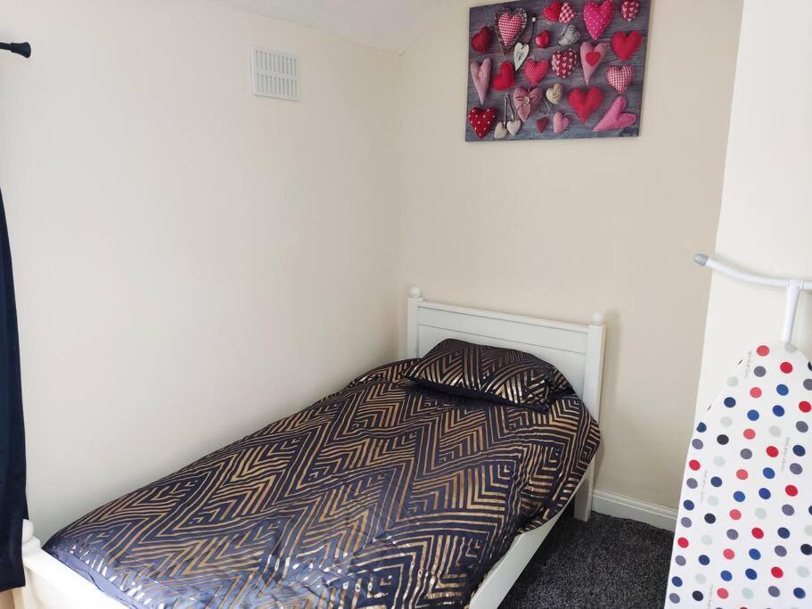 Cheerful 2-Bedroom Home With Off Street Parking Blackpool Eksteriør billede