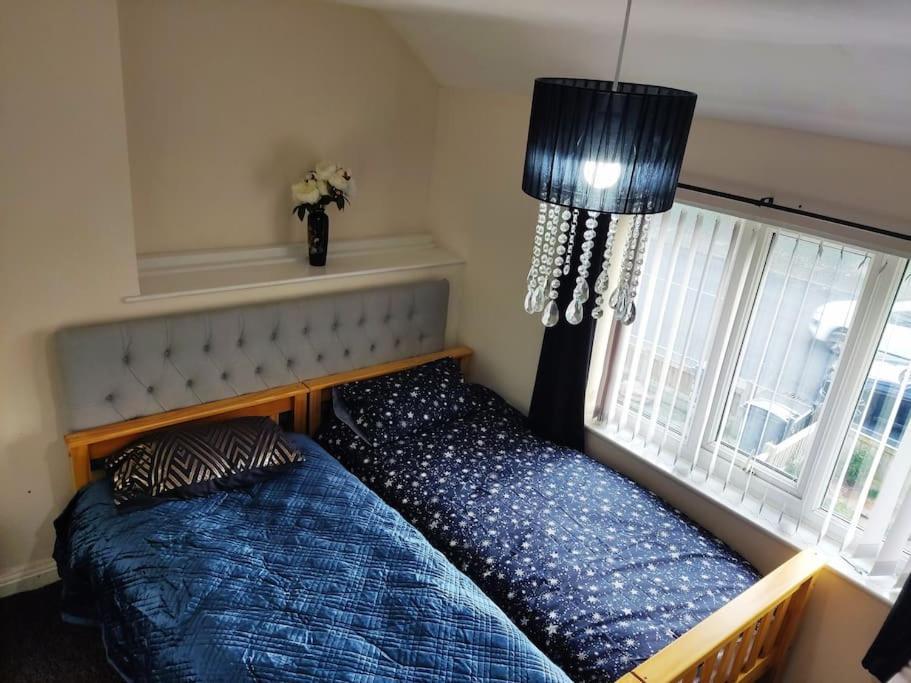 Cheerful 2-Bedroom Home With Off Street Parking Blackpool Eksteriør billede