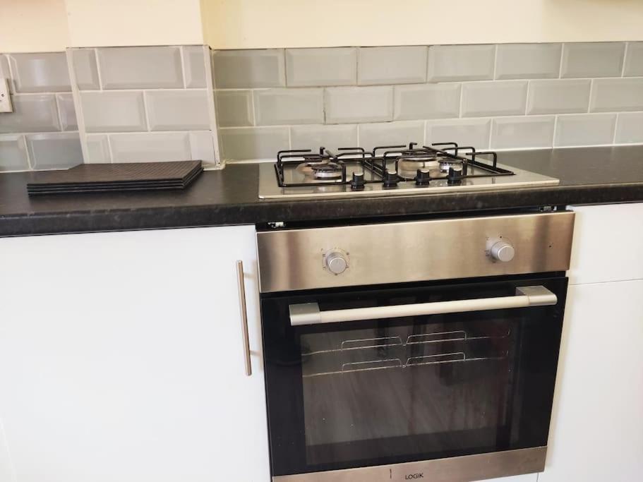 Cheerful 2-Bedroom Home With Off Street Parking Blackpool Eksteriør billede