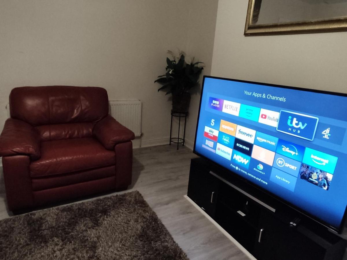 Cheerful 2-Bedroom Home With Off Street Parking Blackpool Eksteriør billede