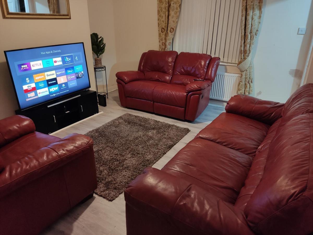 Cheerful 2-Bedroom Home With Off Street Parking Blackpool Eksteriør billede