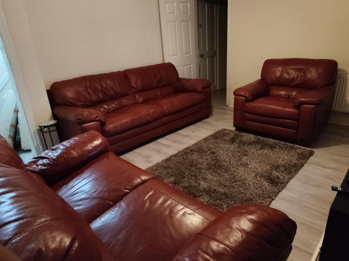 Cheerful 2-Bedroom Home With Off Street Parking Blackpool Eksteriør billede