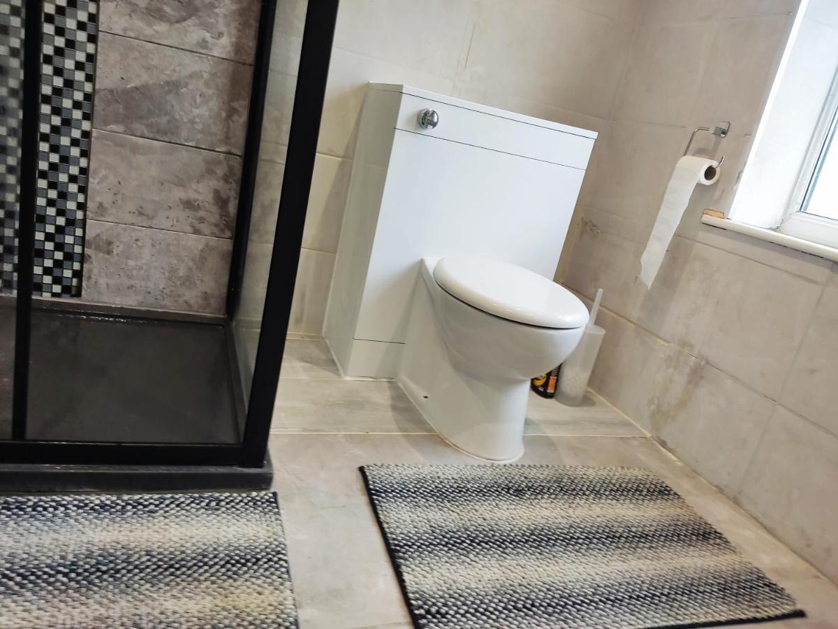 Cheerful 2-Bedroom Home With Off Street Parking Blackpool Eksteriør billede